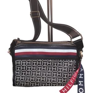 Tommy Hilfiger Signature Crossbody